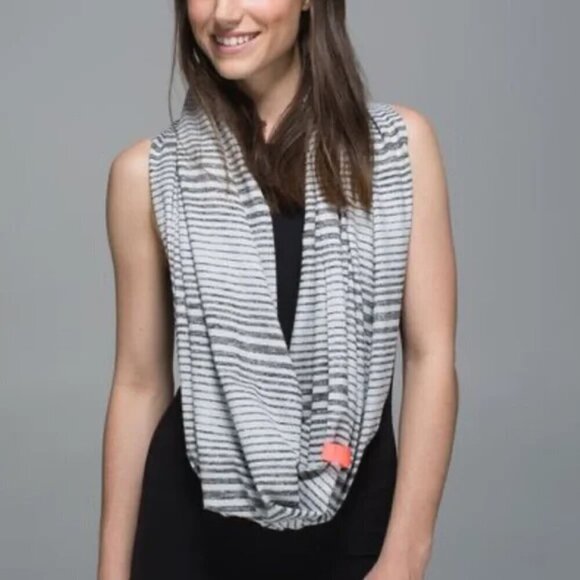 Lululemon Customizable Snap Vinyasa Shawl Scarf in Rulu Grey Stripe - Picture 1 of 3
